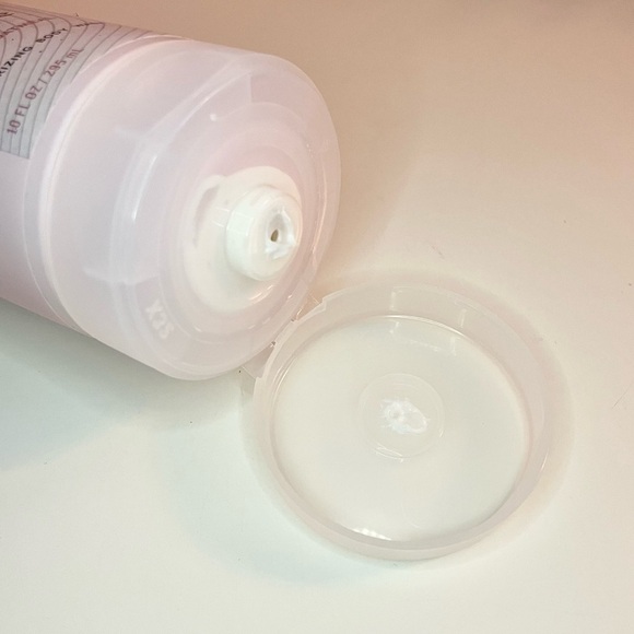 Bath & Body Works Sensitive Skin Colloidal Oatmeal Moisturizing Body Wash 10 oz - Picture 6 of 8